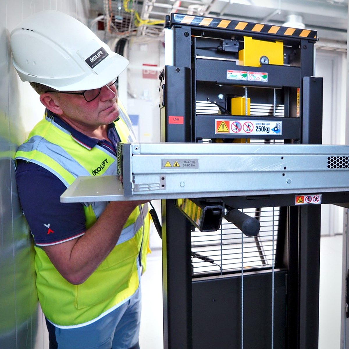IXOLIFT technician using a DataLift to bring a server to rack height